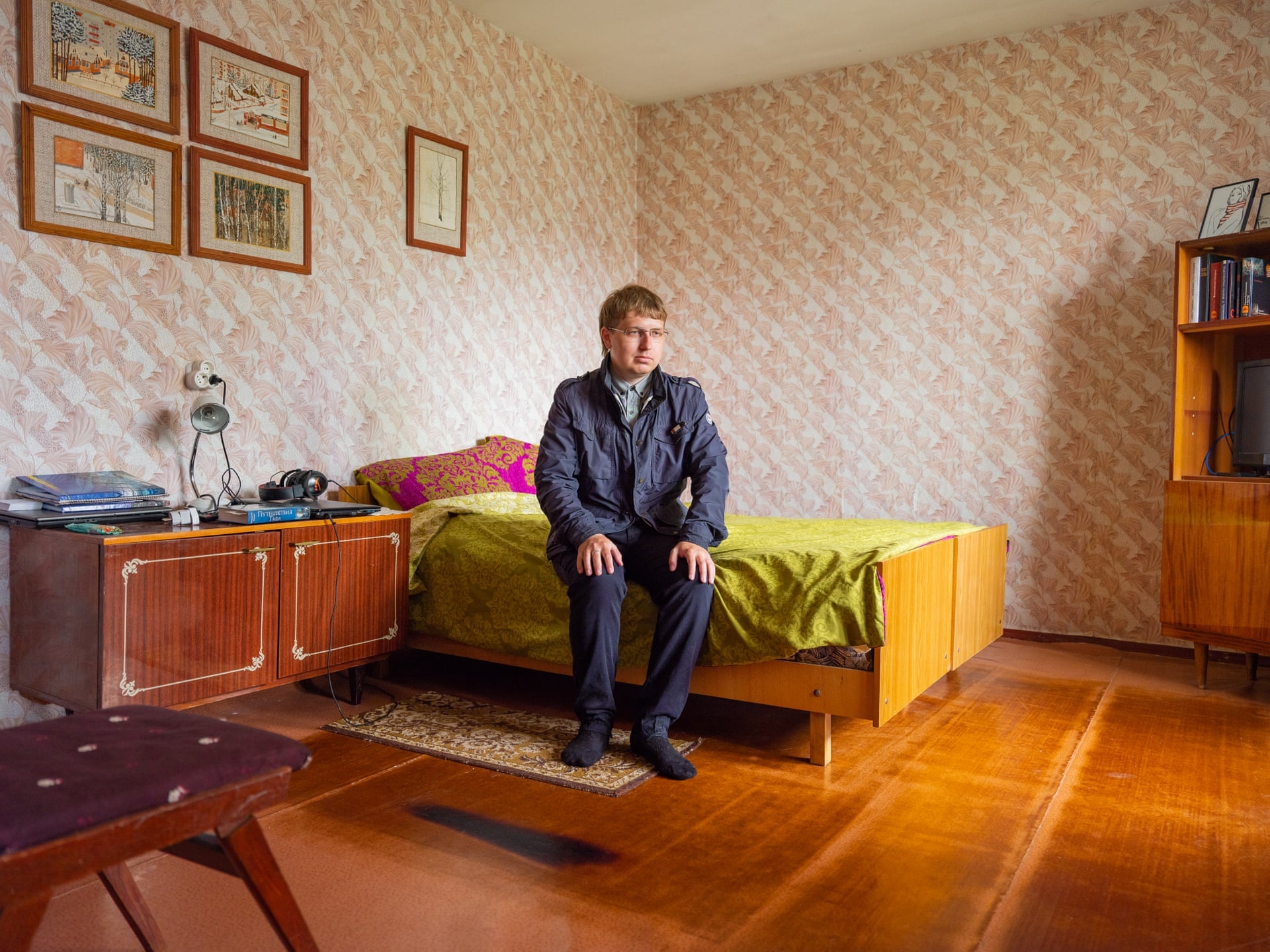 Мій туристичний гід Віталій Поярков у будинку чорнобильців, де він живе разом із матір'ю
