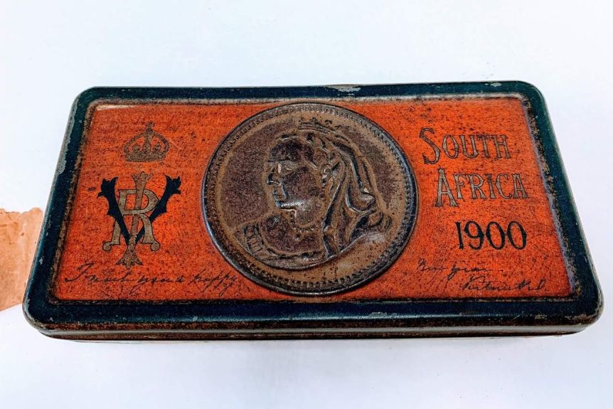 Конфеты были отправлены в жестяной банке с изображением королевы Виктории