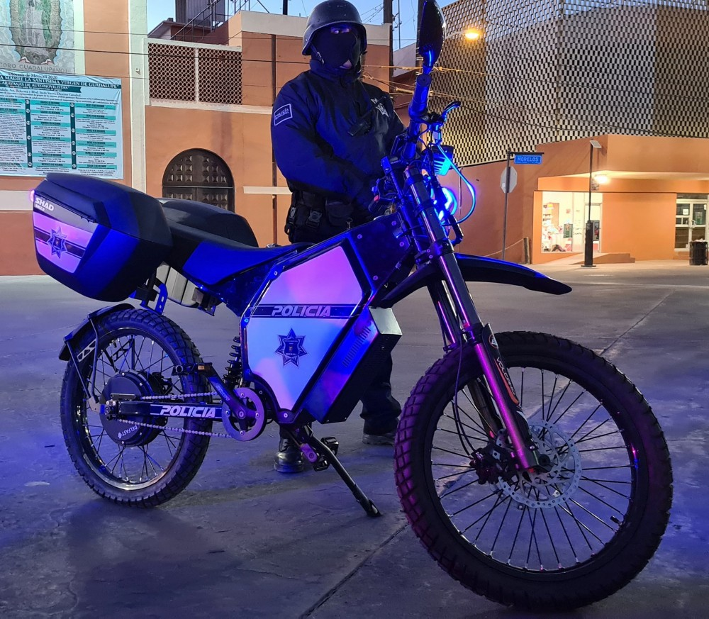 Полиция Мексики начала использовать в своей работе электробайки Delfast Bikes TopCop