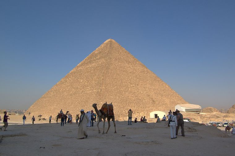 Піраміда Хеопса, одне із семи стародавніх чудес світу, розташована на західному березі Нілу/Фото: Berthold Werner / Wikimedia Commons