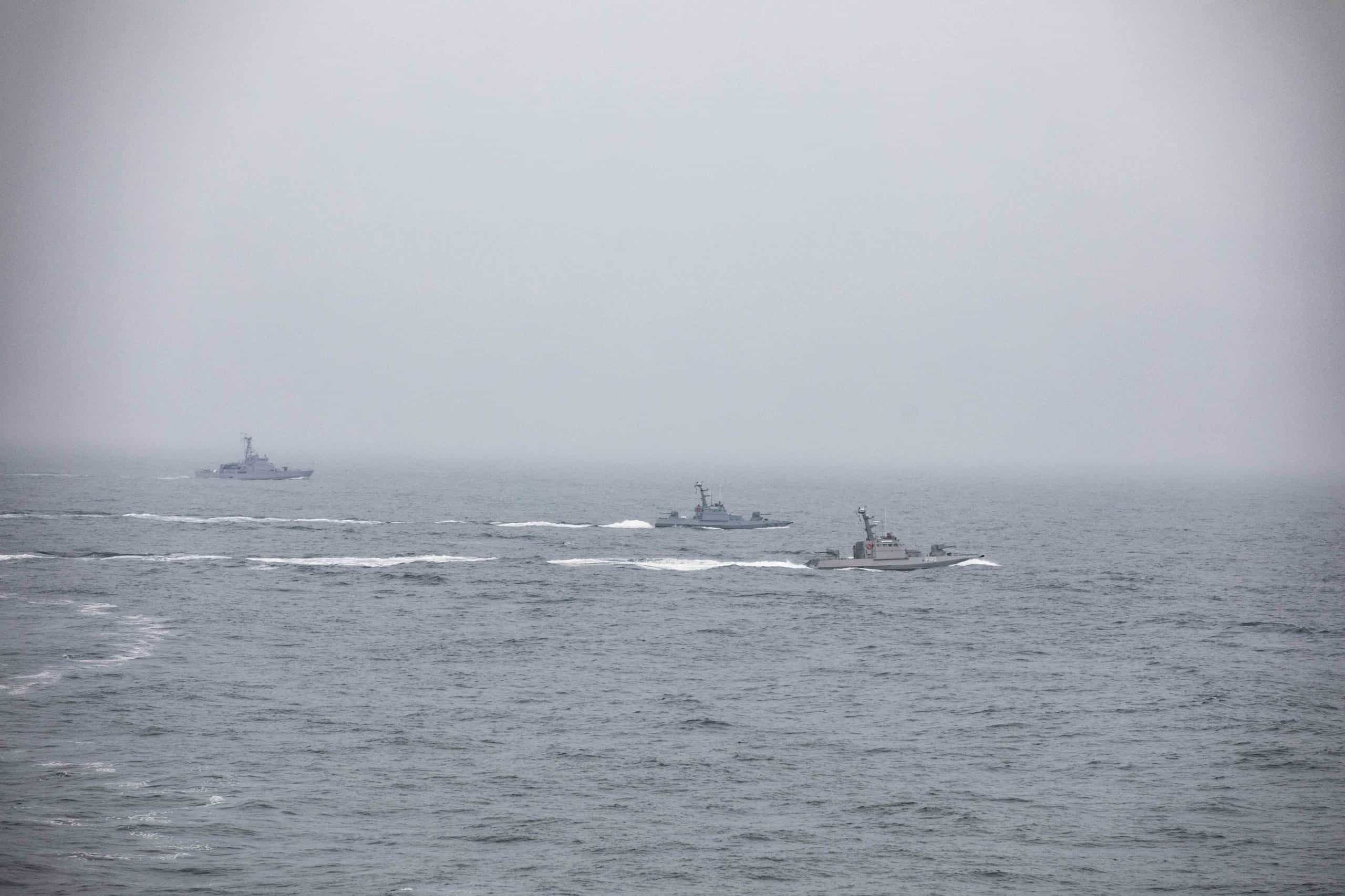 Патрульный катер типа Island и два малых бронированных артиллерийских катера ВМС ВС Украины на тренировках типа Passex/Фото: ВМФ США