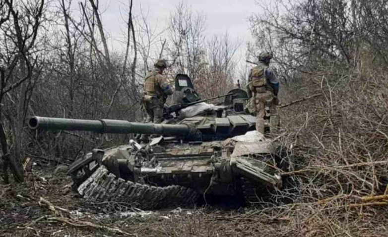 Уничтоженный русский танк на украинской земле/Фото: cepa.org