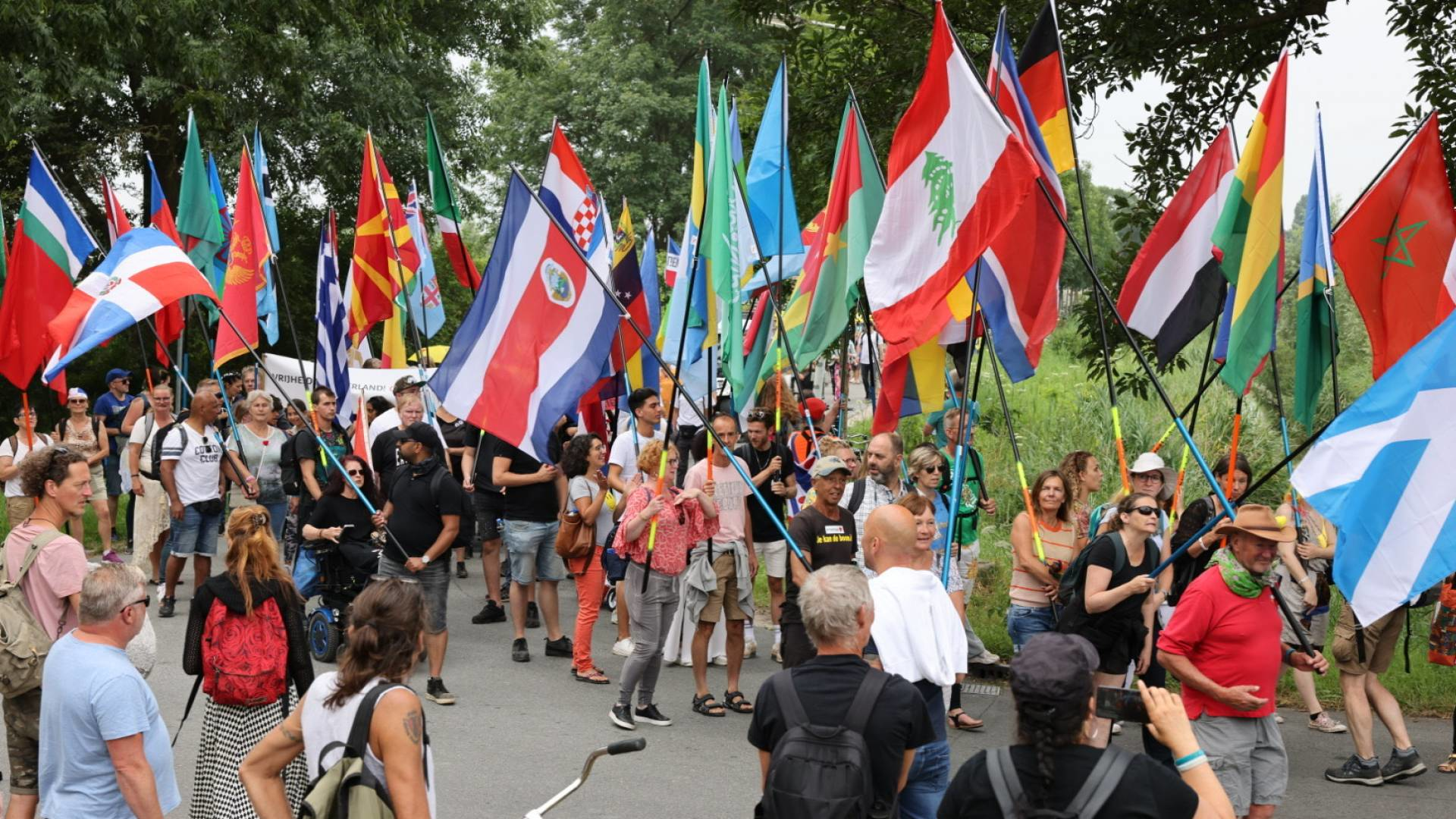Сьогодні демонстрації проти карантинних обмежень відбулися у ряді країн
