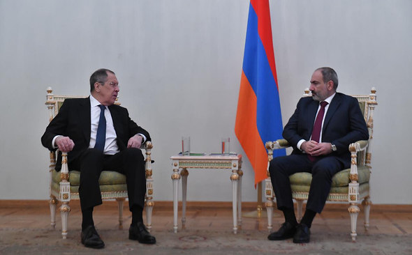 Відсутність російського прапора на переговорах пропагандою трактується як прояв недружніх намірів вірменського керівництва
