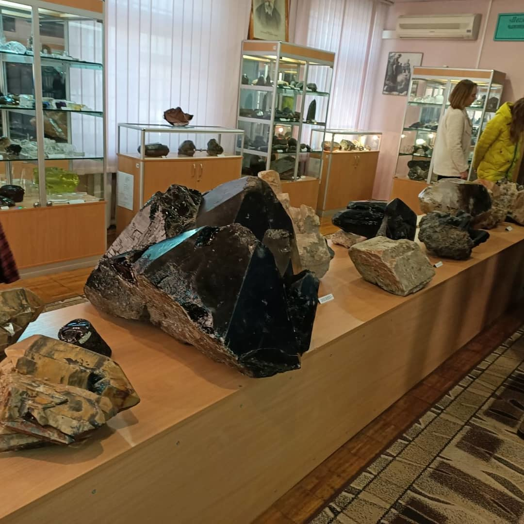 У Музеї коштовного та декоративного каміння. Фото: tic.zt.ua