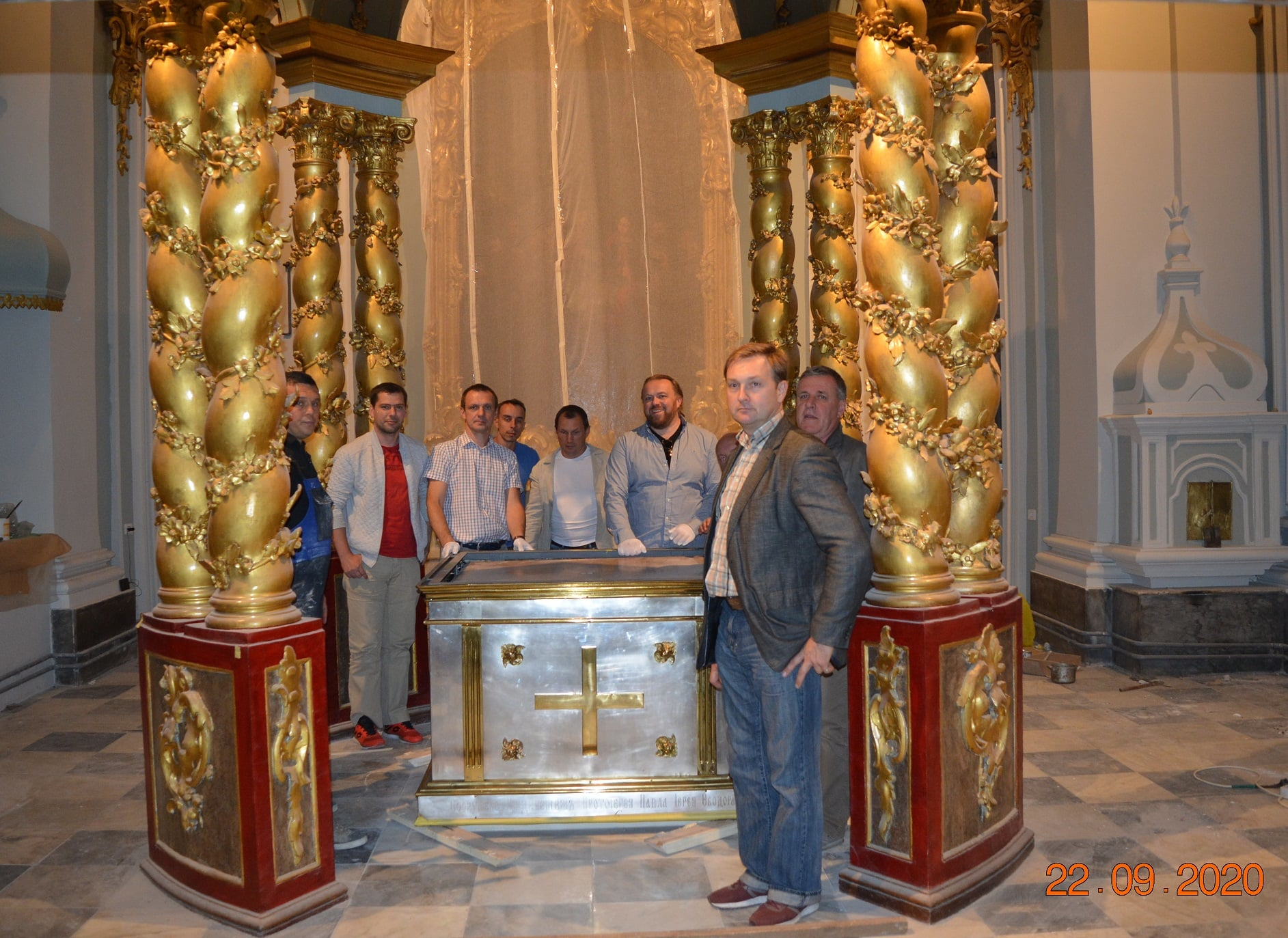 Після завершення реставрації повернуто на своє історичне місце автентичний оклад престолу Андріївської церкви