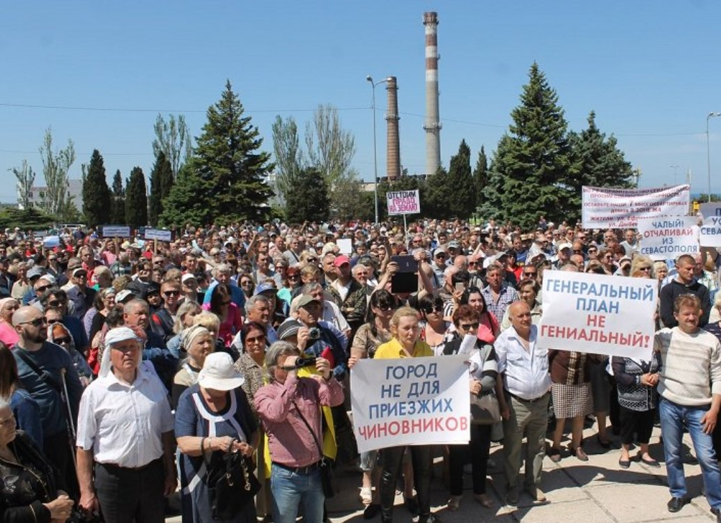 Розроблений окупантами генеральний план міста викликав протести у мешканців Севастополя. Фото twitter.com/KrimRt