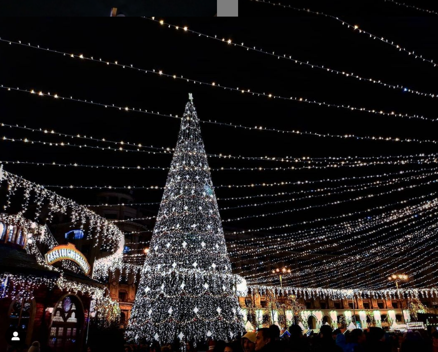 Новорічне дерево в Бухаресті – окраса святкового фестивалю. Фото: bucurești/Instagram