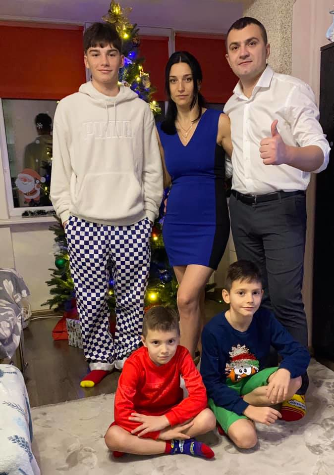 Олександр Симчишин, дружина та троє синів. Фото: Oleksandr Symchyshyn/Facebook
