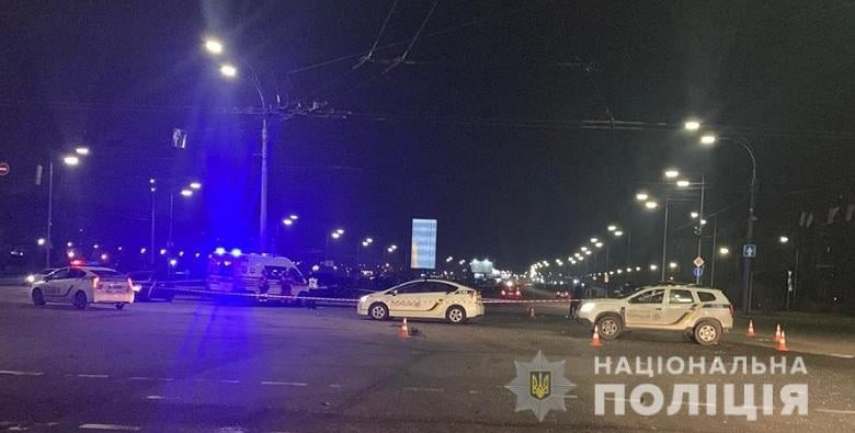 У Києві водій автомобіля Toyota, рухаючись по проїжджій частині, не впорався з керуванням та зіткнувся із автомобілем Skoda