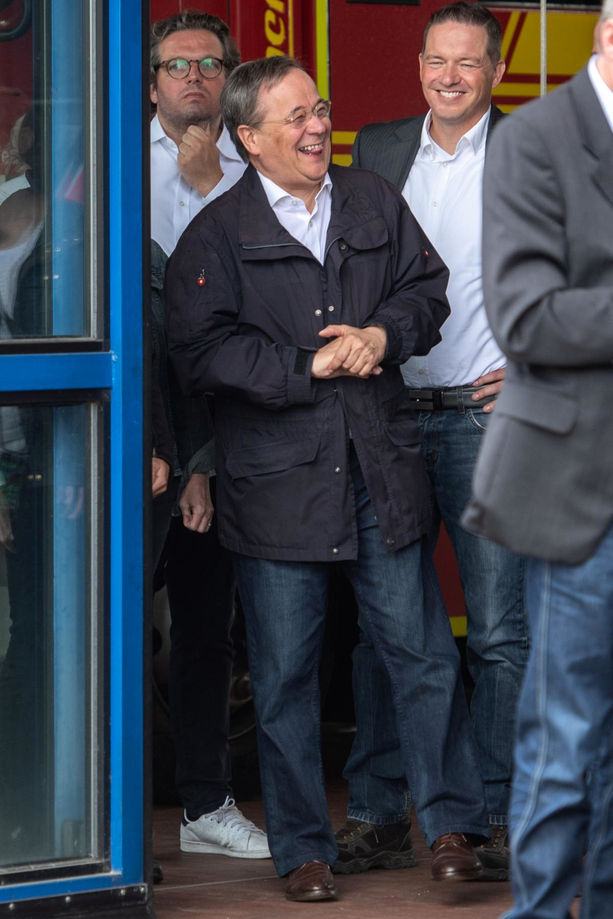Армін Лашет посміхався, слухаючи промову Франка-Вальтера Штайнмаєра. Фото: REUTERS