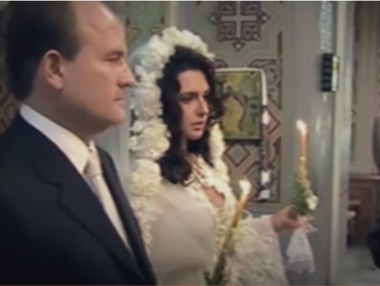 Оксана Марченко у фільмі «Паломниця» показала унікальні кадри вінчання з Віктором Медведчуком (скрін з відео)