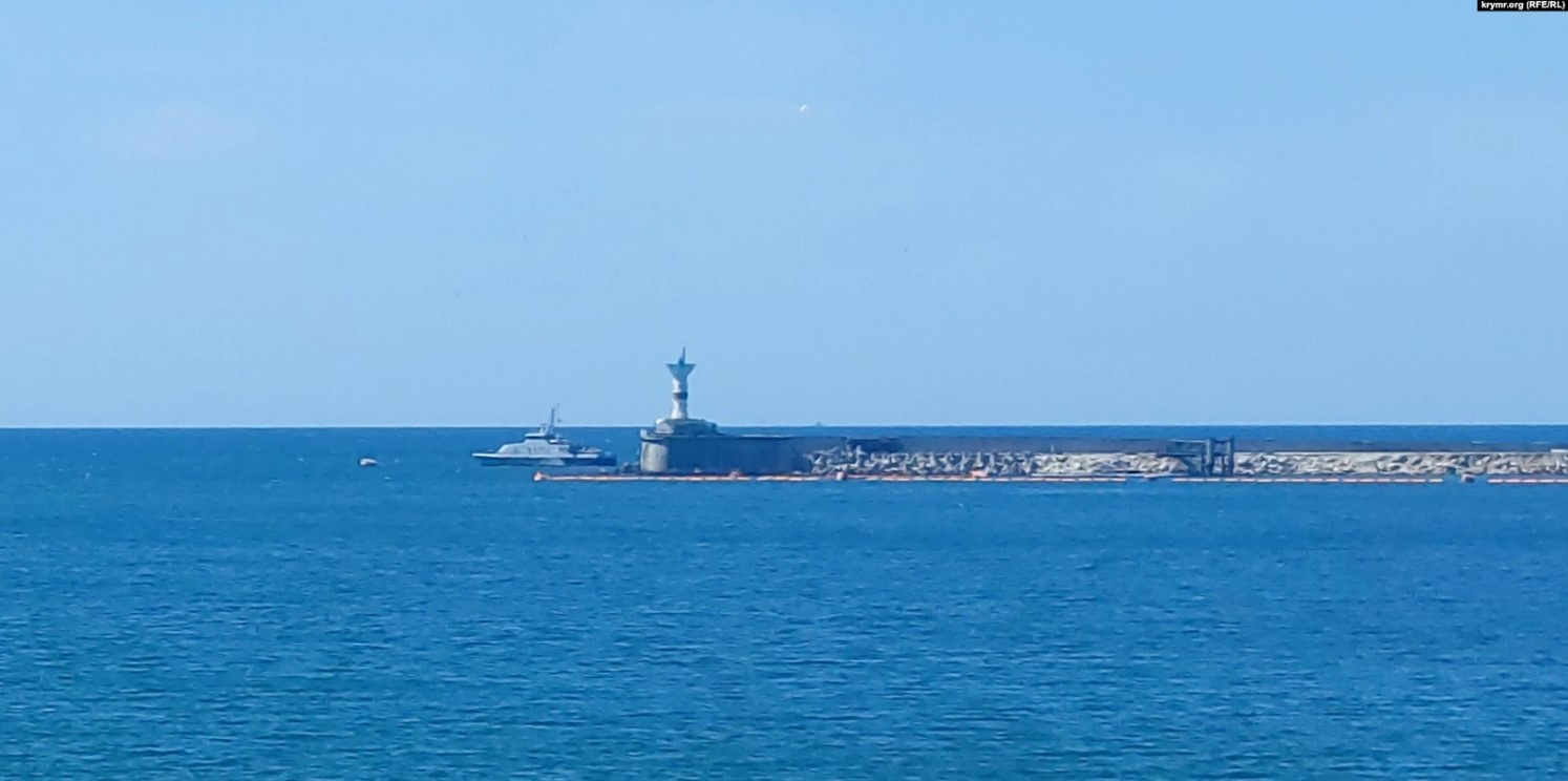Вхід до головної бази Чорноморського флоту Росії