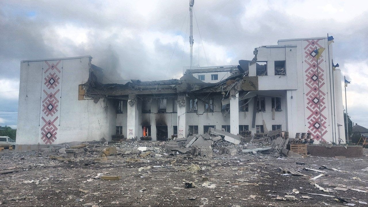 Дергачівський будинок культури після удару ворожою ракетою