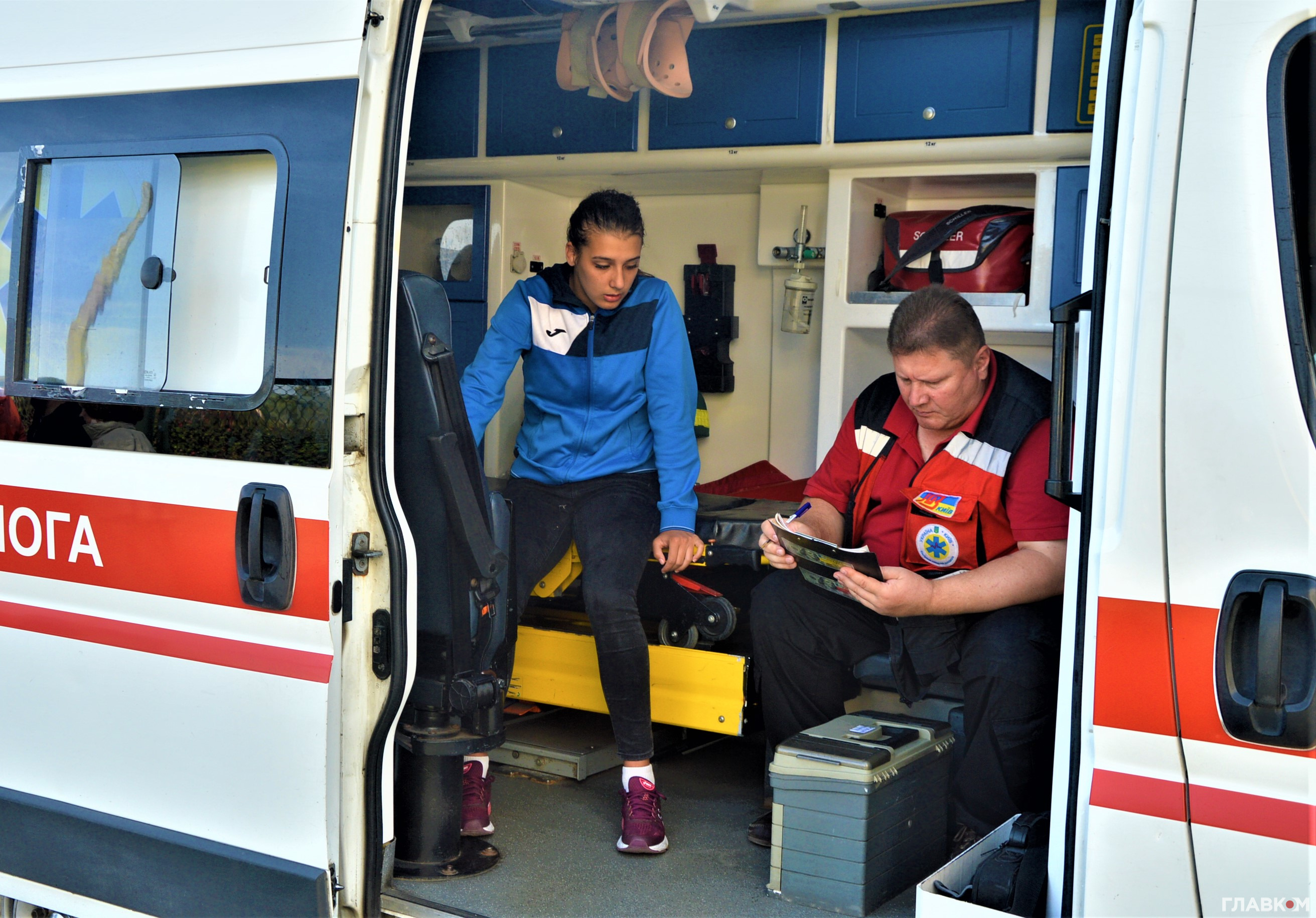 Катерина Жданович у кареті швидкої допомоги
