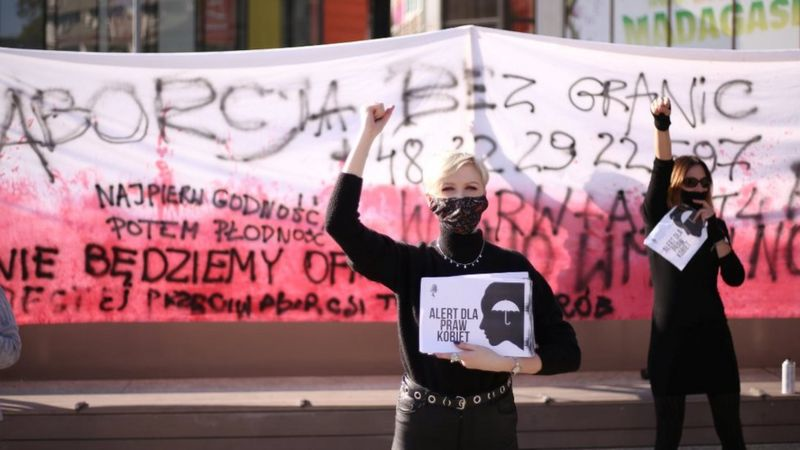 Правозахисні організації стверджують, що десятки тисяч громадянок Польщі щороку їдуть за кордон на аборти (Фото: Reuters)