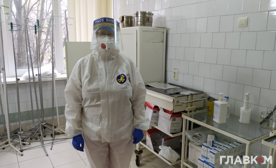 Медсестра Антоніна Колесніченко каже, що залишитися працювати з хворими на «ковід» – це її вибір. Родина підтримує