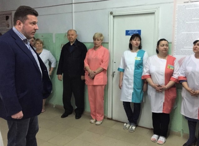 Антон Яценко спілкується з виборцями
