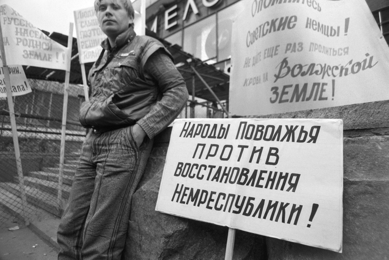 Акция протеста против воссоздания автономии немцев в Поволжье в Москве, 18 октября 1991 года Станислав Панов / ТАСС