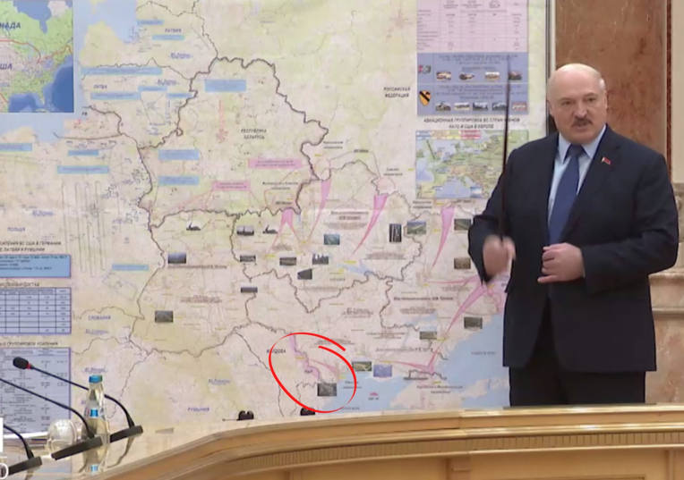 Диктатор Лукашенко показав своєму Радбез план Путіна на карті. Молдови він теж стосувався. Одна зі стрілок нападу спрямована з Одеси на Кишинів
