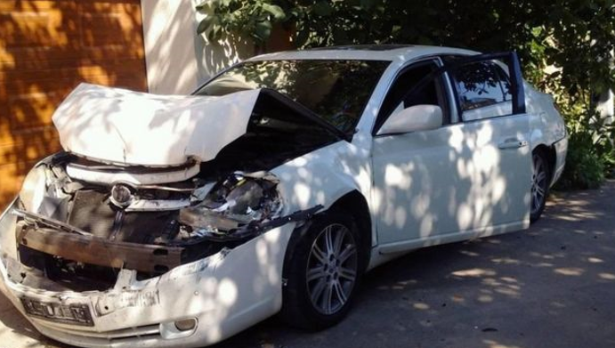 Розбитий автомобіль, на якому у 2018 році їхали активісти Григорій Козьма і Михайло Кузаконь