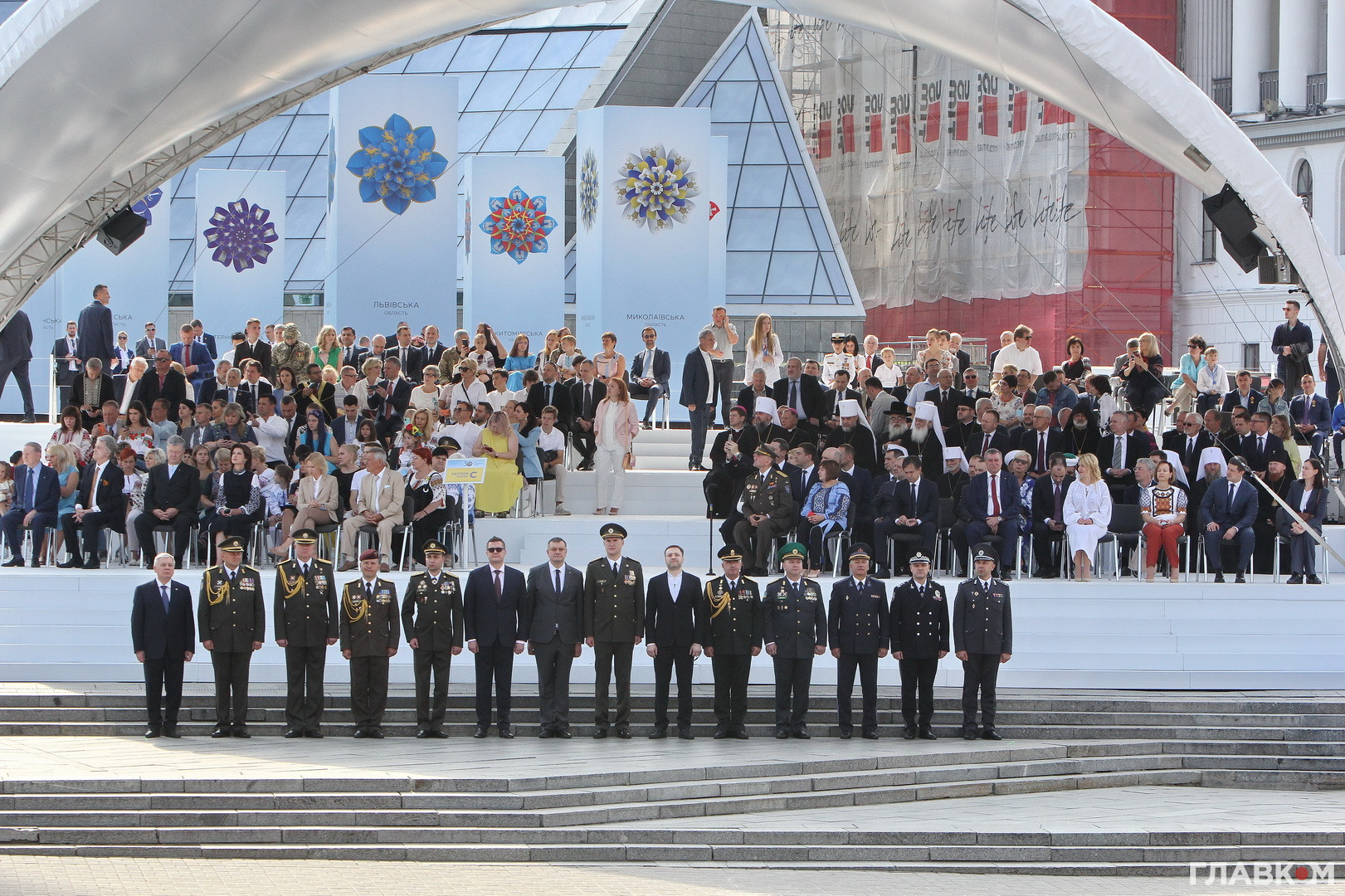 На парад завітали керівники силових структур та експрезиденти України