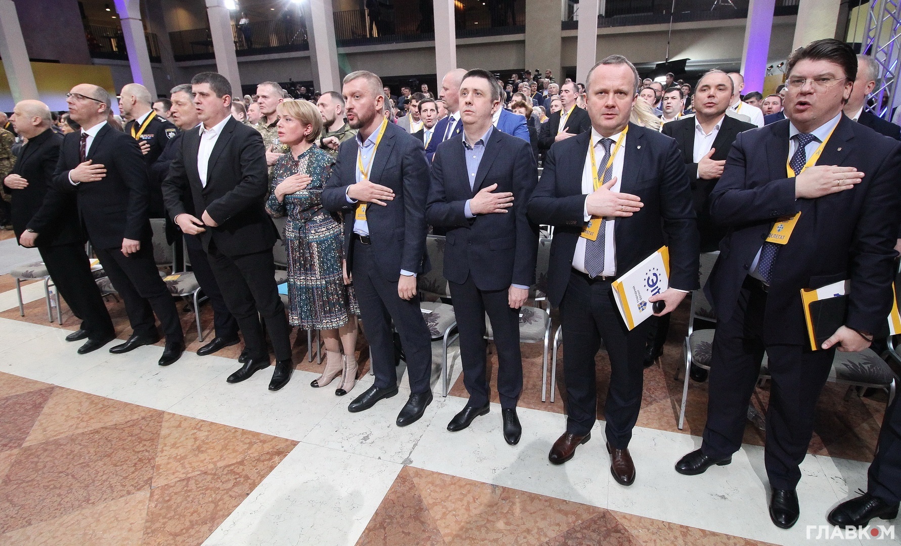 Під завісу з'їзду делегати заспівалии Гімн України