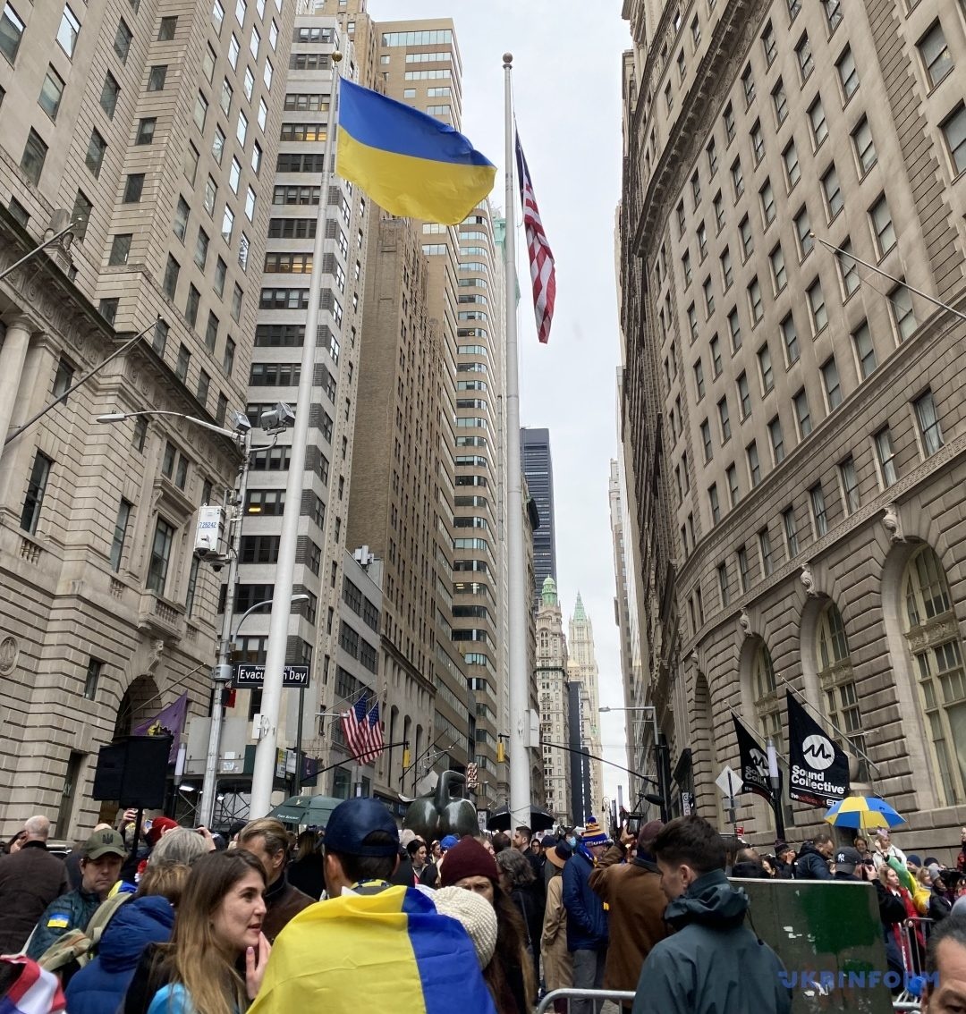 У Нью-Йорку відбулася церемонія підняття американського та українського прапорів на Мангеттені