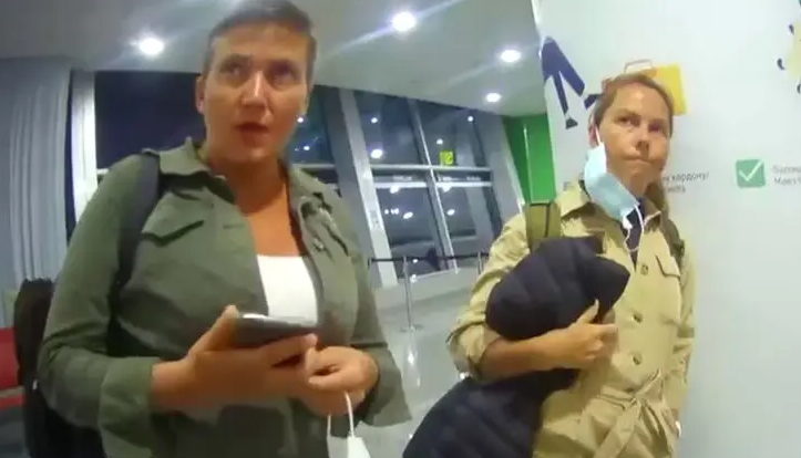 Надію Савченко із сестрою затримали прикордонники (скріншот з відео)
