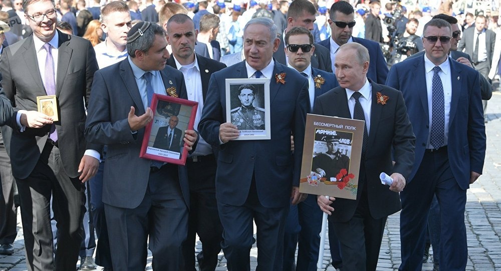 Путін на Червоній площі приєднався до ходи 