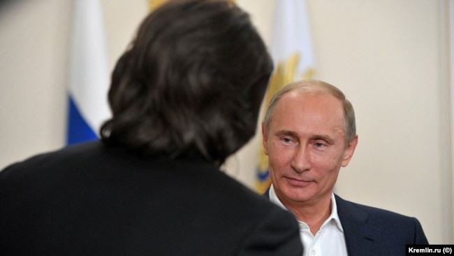 Российский президент Владимир Путин и телеведущий Андрей Малахов на встрече в Кремле, 2018 год