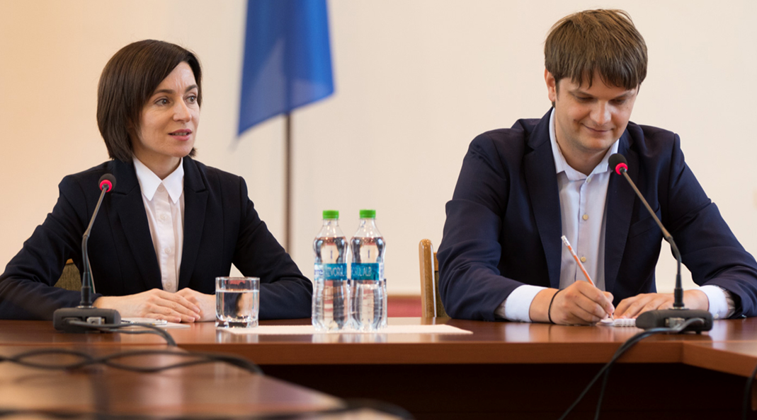 Президентка Молдови Майя Санду та віцепремʼєр з регіонального розвитку Андрей Спину, відповідальний за газові переговори із Росією