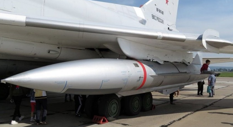Військово-космічним силам РФ довелося терміново повернути назад до ладу ракети, які давно припадали пилом на складах, а деякі стали музейними експонатами (фото: defence-ua.com)