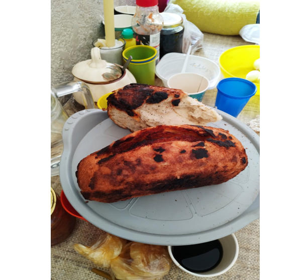 Хліб, який самотужки випікали мешканці зруйнованого війною Маріуполя