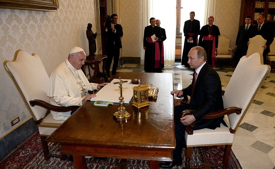 Перша зустріч понтифіка та президента РФ