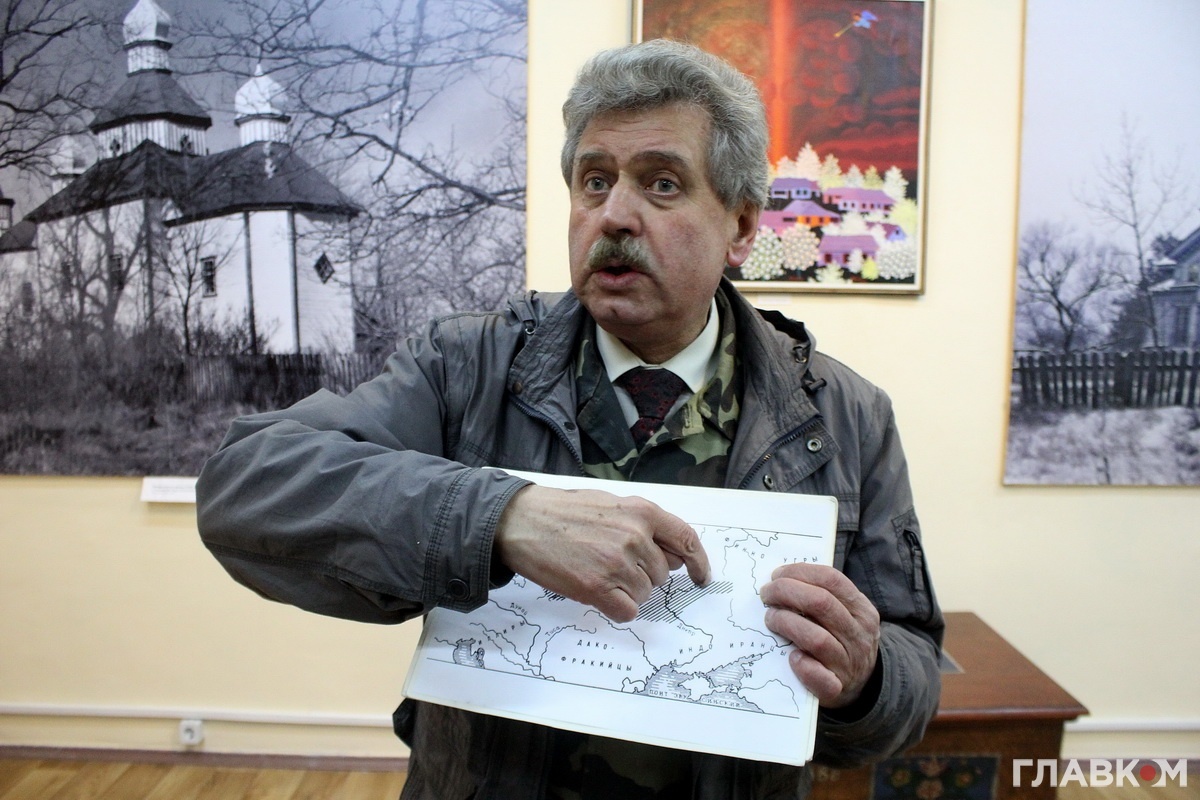 Директор музею Ростислав Омеляшко