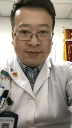 Професор Лі Веньлян – китайський офтальмолог у Центральній лікарні міста Вухань, який 30 грудня 2019 року попередив колег про можливий спалах хвороби, що нагадує синдром тяжкого гострого респіраторного синдрому (SARS), пізніше визначеної як COVID-19. 3 січня 2020 року його викликали до поліції і звинуватили «в неправдивих коментарях в інтернеті». Лі повернувся до роботи, пізніше заразився вірусом від пацієнта і помер 7 лютого 2020 року. Йому було 33 роки