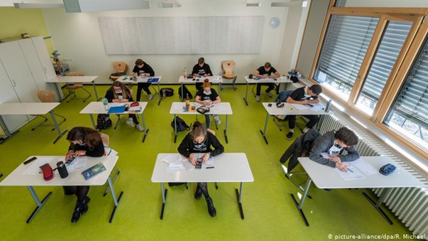У школах більшості регіонів Німеччини вимагають дотримання соціальної дистанції