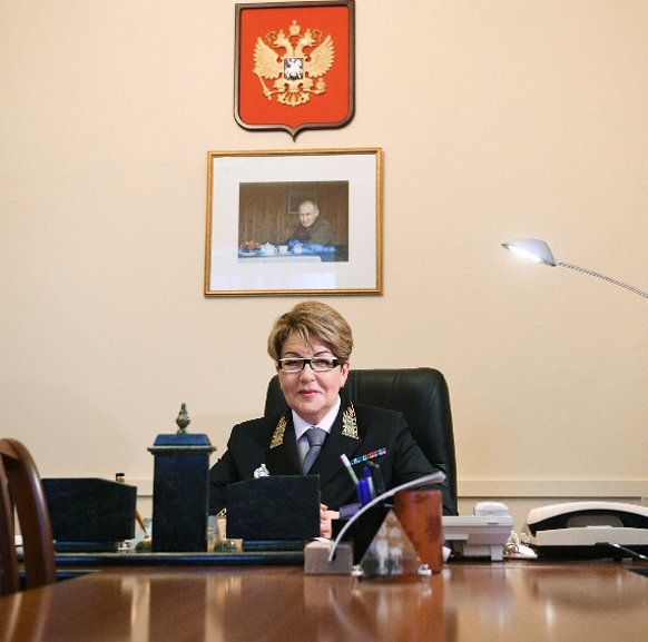 Елеонора Мітрофанова є донькою колишнього високопоставленого чиновника Держплану СРСР