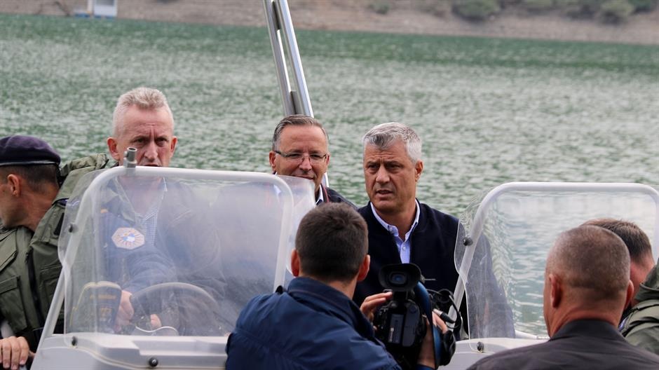 Фотографії зі скандального візиту Хашима Тачі до спірного водосховища Газіводе (фото: espreso.tv)