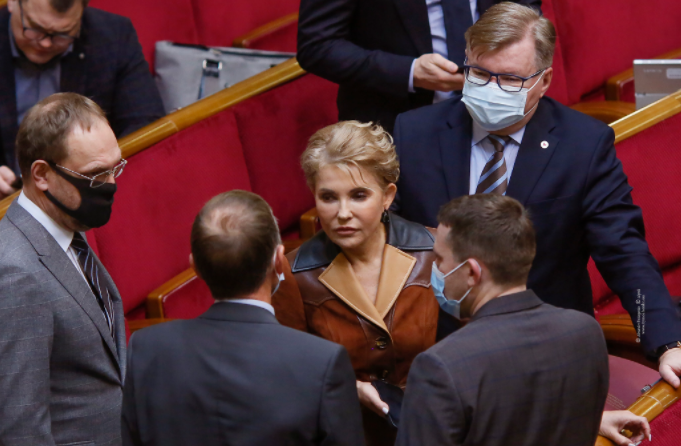 Фракція Юлії Тимошенко на словах також виступає за ринок землі, але зі своїм баченням