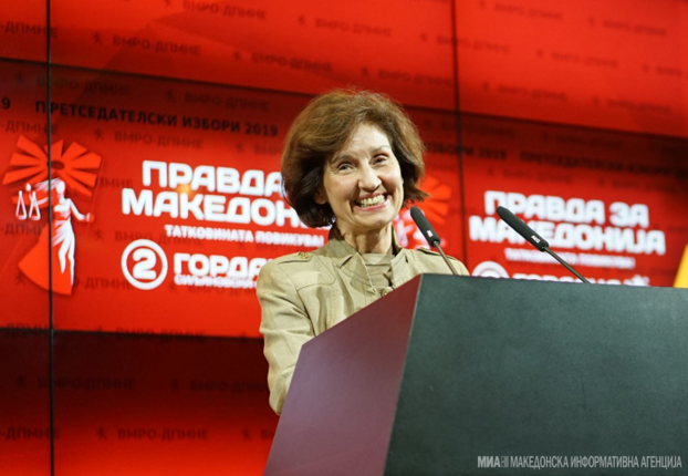63-річна Гордана Сильяновська-Давкова заручилась підтримкою 42,24% виборців у першому турі 