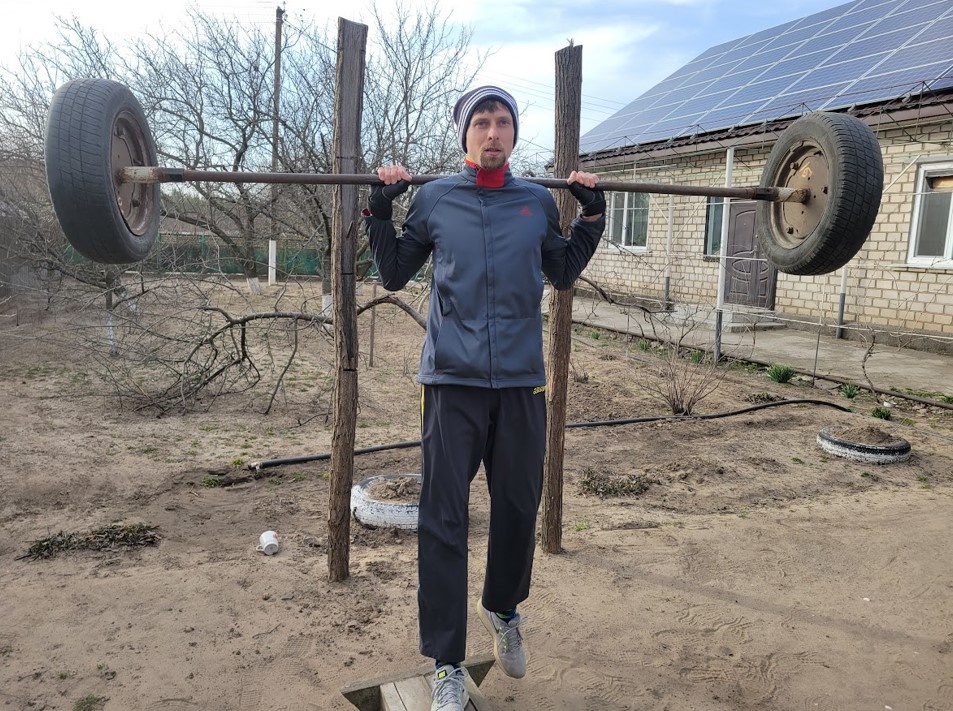 Андрій Проценко тренувався на окупованій Херсонщині на саморобних тренажерах