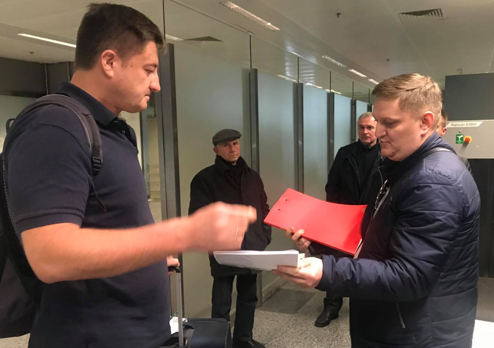 30 березня 2019 року Вадима Мосійчука, який повертався з родиною з відпустки, в аеропорту зустрічала прокуратура