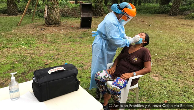 Жінку з корінного народу сікопай тестують на коронавірус