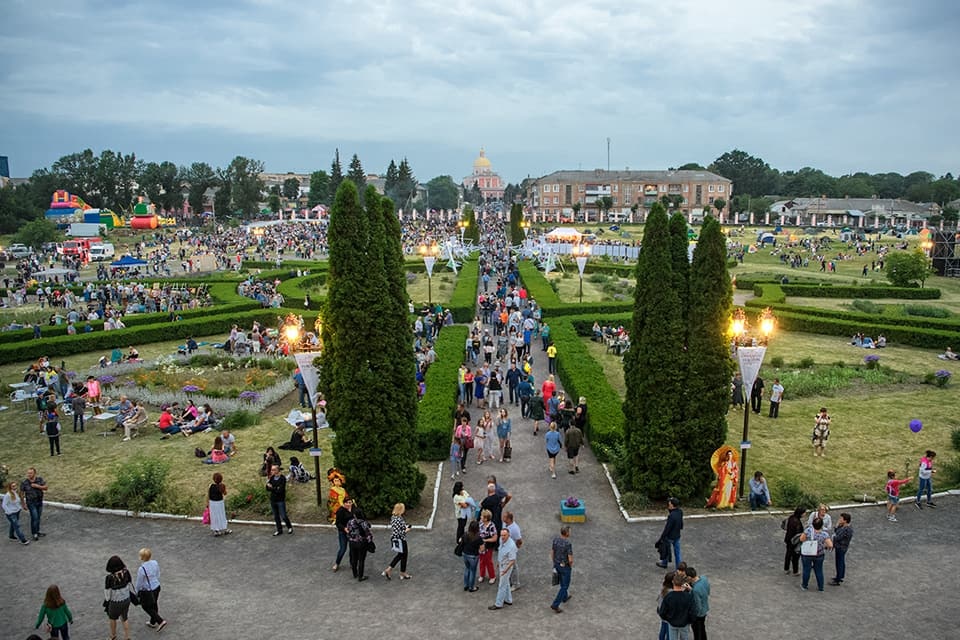 Третій міжнародний оперний open air фестиваль Operafest Tulchyn сьогодні відкривається у місті Тульчин, Вінницької області (фото з відкритих джерел)