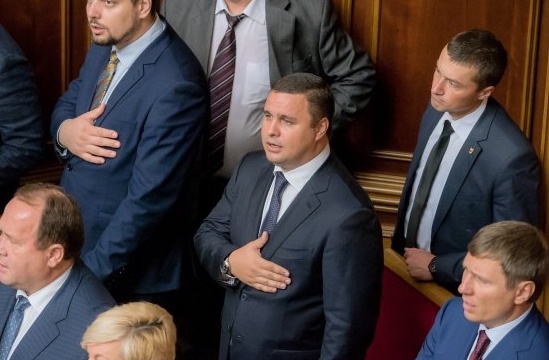 Народний депутат Максим Микитась (по центру)