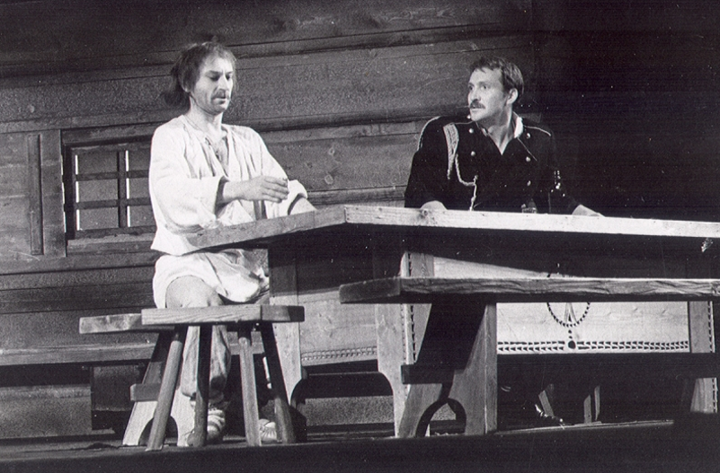 «Украдене щастя», вистава Театру Франка. Премєра відбулась у 1979 році. На фото Богдан Ступка та Степан Олексенко