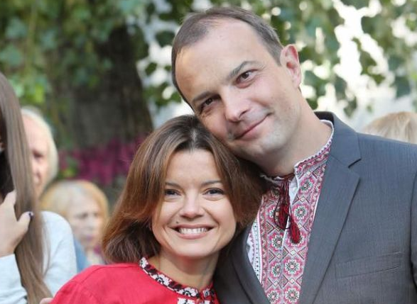 Єгор Соболєв з дружиною Марічкою Падалкою, яка працює телеведучою на телеканалі «1+1»