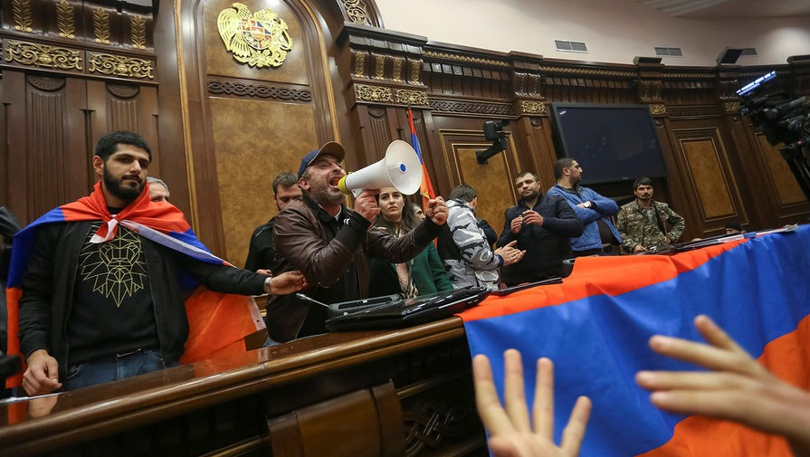 Вірмени радикально відреагували на Угоду і захопили парламент